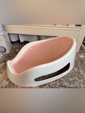 Baby Bath Support Seat - Pink and White Infant Bath Lounger